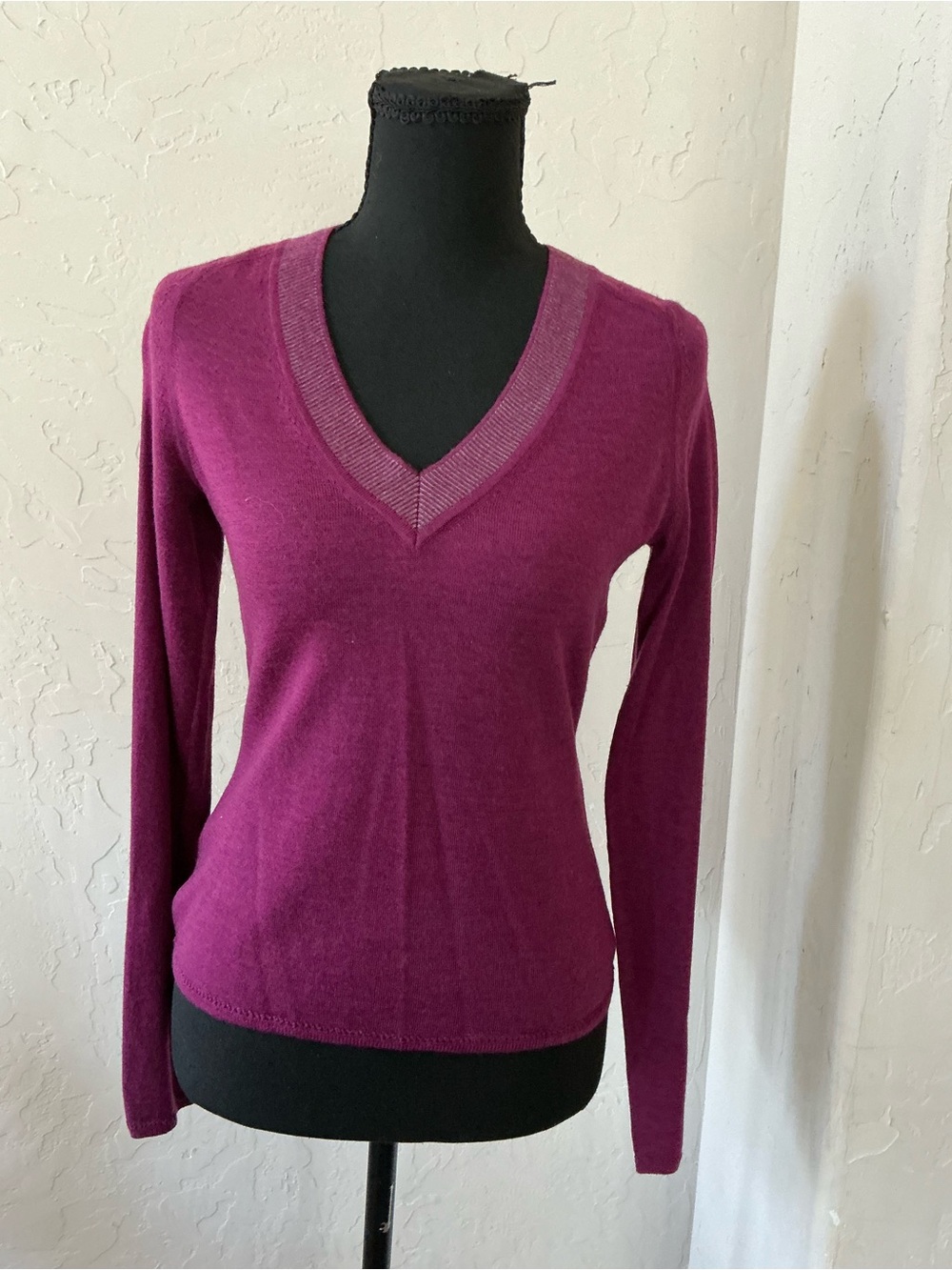 rag & bone Women's V-Neck Sweater in Magenta Plum